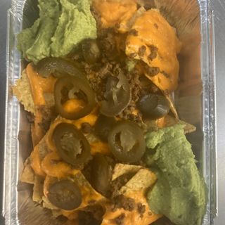 Nachos Con Carne Picante Queso Y Guacamole