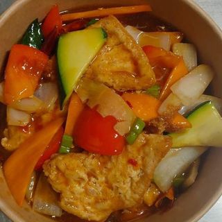 99.Tofu saltata con verdura