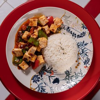 Riso bianco con tofu piccante