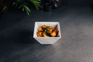 Panierowany kurczak w sosie słodko-pikantnym (130g)