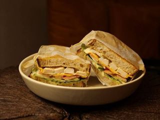 Сендвіч з курчам і сиром чедер (460g)