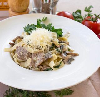 Тальятелле с мясом и грибами 