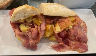 Bocadillo jamón asado
