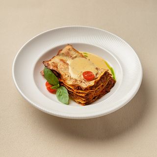 Лазанья з телятиною та соусом Чеддер 