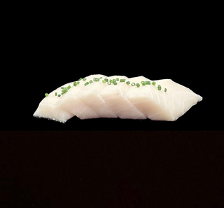 Sashimi de pez mantequilla con cebollino (5p)