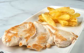 Plato Pechuga de Pollo con Patatas Fritas