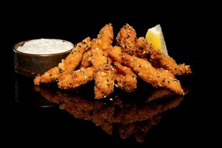 Хрупкави пилешки хапки с трюфел сос (350г)