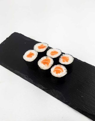09.Hosomaki z łososiem 6szt.