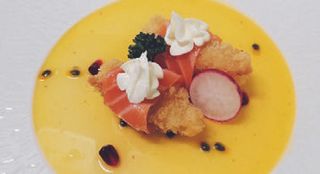 SA11. Tempura gambero avvolto in salmone 2 pezzi