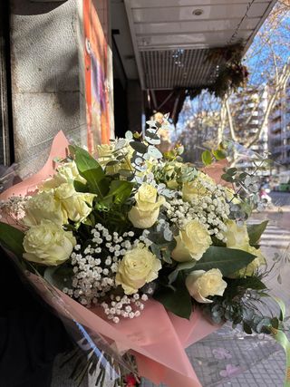 Ramo 12 Rosas Blancas