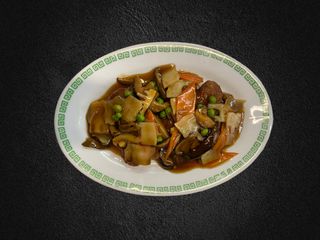 Piletina s bambusom i gljivama