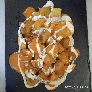 Patatas bravas caseras