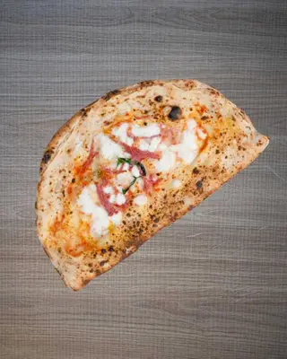 CALZONE CON SALAME
