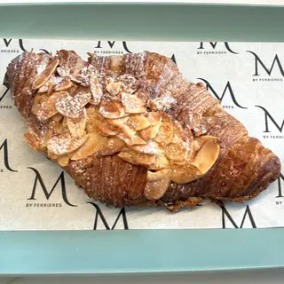 Croissant De Almendras