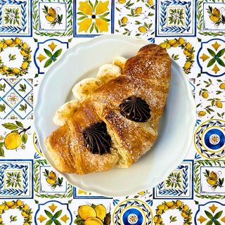 Cornetto con doppia Nutella®, banana e cannella 