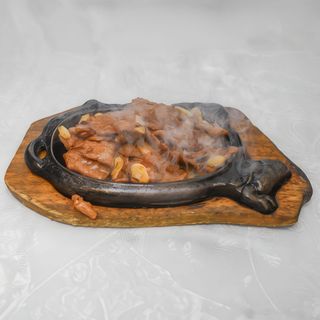 Vaca com alho na chapa