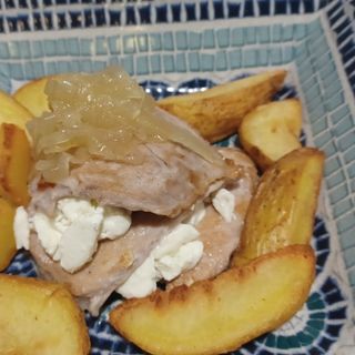 Milhoja de Solomillo con Queso de Cabra y Cebolla Caramelizada