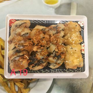 A19. 16 Peças Rolo Dourado