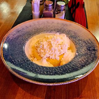 mămăligă cu brânză și smântână