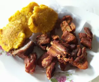 Chicharrón Con Patacones