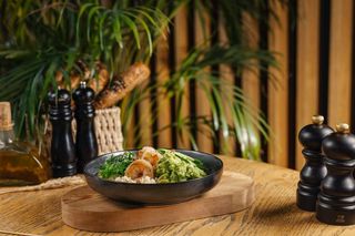 პოკე ბრინჯით და კრევეტებით