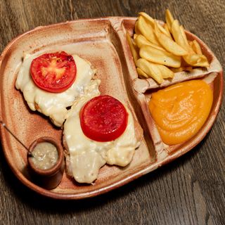 Pileće grudi sa pršutom i sirom 400g