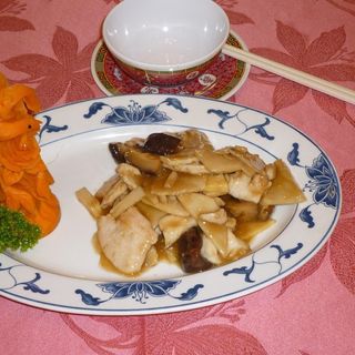 Pollo Con Bambú Y Setas