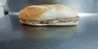 CARNE MECHADA BOCATA