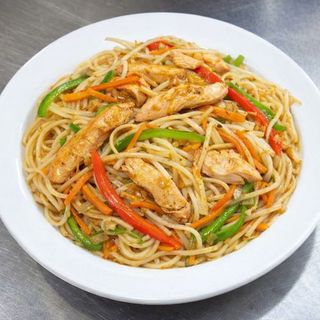 Macarrão À Moda Da Casa Com Frango