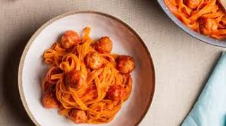 Fettuccine con polpette al pomodoro