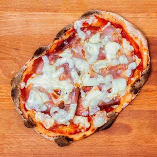 Pinsa Speck e Provola