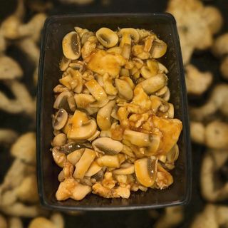 50. Пиле с печурки (750гр)