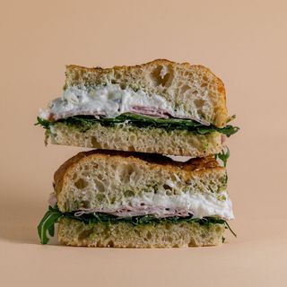 Focaccia mortadela