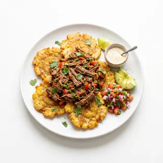 Patacón Con Carne Asada