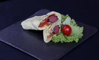 Хот-дог в лаваші з мисливською сосискою (240г)