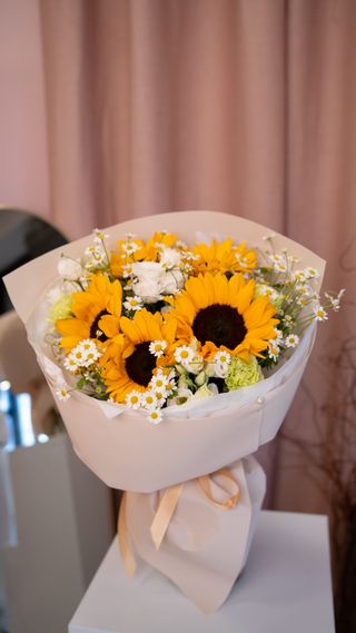 Bukiet mix z wiosennych kwiatów «Sunny»