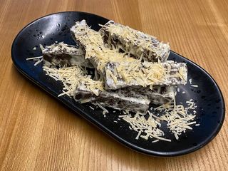 Грінки часникові з пармезаном