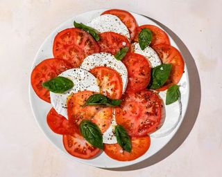 Caprese con pomodoro e mozzarella di bufala