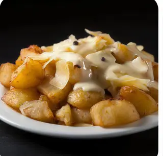 Patatas Bravas Con Salsa Y Queso Gratinado (Grandes)