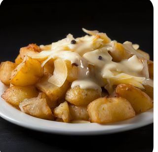 Patatas Bravas Con Salsa Y Queso Gratinado (Grandes)