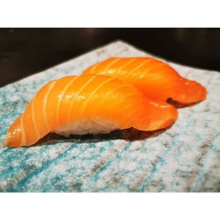 10. Nigiri Salmón (2 Pzs.)