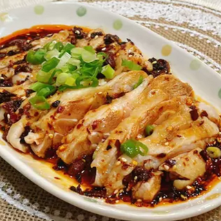 Ensalada de pollo estilo sichuan