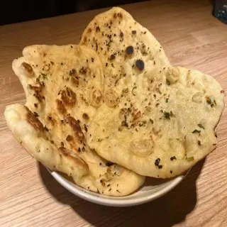 NAAN DE AJO ( pan con ajo y cilantro ) 