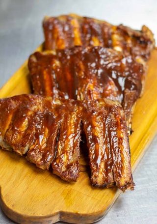 ღორის ნეკნი ბარბექიუს სოუსით