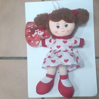 Muñeca morena corazones. 