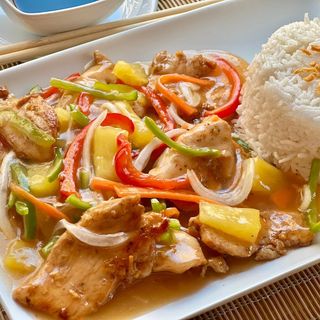 Pollo Thai con Piña y Jengibre