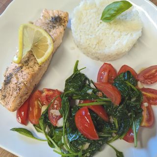 Łosoś z pieca na szpinaku