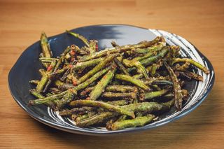 Crispy green beans with red chili and garlic