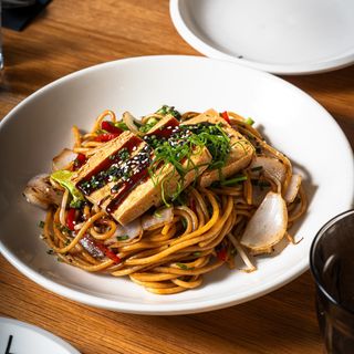 Tallarín Saltado Vegetariano