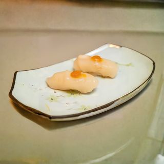 Nighiri capesante tiradito con aji giallo e lime - 1 pezzo